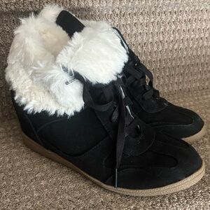 Justice Wedge Black and White Soft Faux Fur-Lined Kids Boots NEW NWT Sz 7